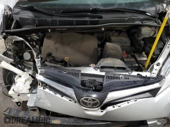 2019 Toyota Sienna LE Auto Access Seat with VIN 5TDKZ3DC6KS005563, listed as a Copart auction lot 49062175 with 174,450 mi miles and Salvage Title. Bid and sale history available at DreamBid. Image 13.