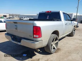 2018 Ram 1500 SLT z VIN 1C6RR6GG7JS303857, wystawiony jako IAAI lot #41779748 z przebiegiem 153 289 mil mil oraz . Historia ofert i sprzedaży dostępna na DreamBid. Obrazek 4.