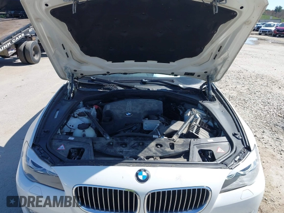 2013 BMW 5 Series 528i xDrive with VIN WBAXH5C50DD108318, listed as a IAAI auction lot 42131197 with 72,119 mi miles. Bid and sale history available at carsss.com. Image 10.