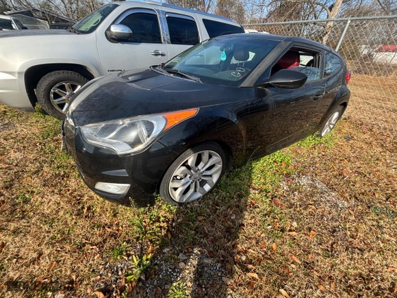 2013 Hyundai Veloster w/Black Int with VIN KMHTC6AD1DU132719, listed as a Copart auction lot 43299225 with 154,128 mi miles and Clean Title. Bid and sale history available at carsss.com. Image 2.