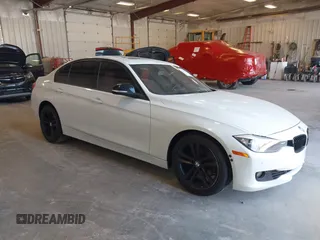 2014 BMW 3 Series 328i xDrive с VIN WBA3B5G56ENS08767, выставлен на аукционе IAAI как лот 42055343 с пробегом 90 487 миль миль и . История ставок и продаж доступна на DreamBid. Изображение 1.