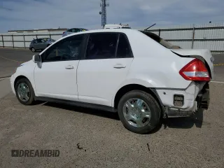 2009 Nissan Versa S z VIN 3N1BC11E79L501857, wystawiony jako Copart lot #58256025 z przebiegiem 156 313 mil mil oraz Szkoda całkowita • Salvage title. Historia ofert i sprzedaży dostępna na DreamBid. Obrazek 2.