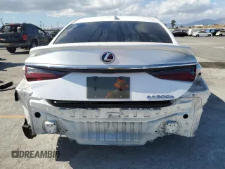 2021 Lexus ES with VIN 58ACA1C10MU009840, listed as a Copart auction lot 71787894 with 32,940 mi miles and Salvage Title. Bid and sale history available at carsss.com. Image 6.