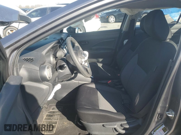 2020 Nissan Versa S z VIN 3N1CN8DV8LL811333, wystawiony jako Copart lot #50971885 z przebiegiem 44 963 mil mil oraz Czysty tytuł • Clean title. Historia ofert i sprzedaży dostępna na DreamBid. Obrazek 7.