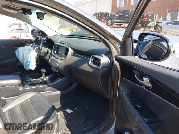2017 Kia Sorento LX z VIN 5XYPGDA36HG267353, wystawiony jako IAAI lot #41785397 z przebiegiem 126 629 mil mil oraz . Historia ofert i sprzedaży dostępna na DreamBid. Obrazek 5.