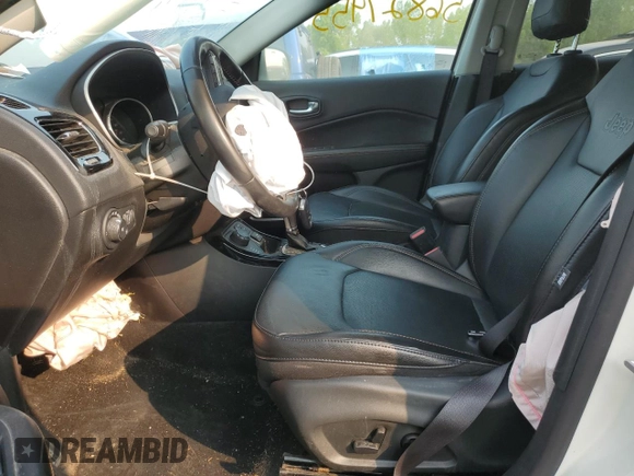 2019 Jeep Compass Limited z VIN 3C4NJDCB1KT826322, wystawiony jako Copart lot #56827455 z przebiegiem 64 778 mil mil oraz Czysty tytuł • Clean title. Historia ofert i sprzedaży dostępna na DreamBid. Obrazek 7.