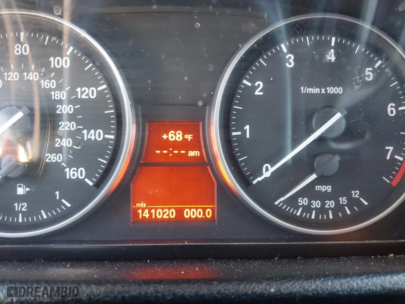 2013 BMW X1 28i with VIN WBAVM1C58DVW45105, listed as a IAAI auction lot 42049919 with 141,020 mi miles. Bid and sale history available at carsss.com. Image 7.
