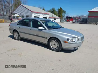 2000 Volvo S80 with VIN YV1TS94D3Y1113398, listed as a IAAI auction lot 42062279 with 112,752 mi miles. Bid and sale history available at carsss.com. Image 1.