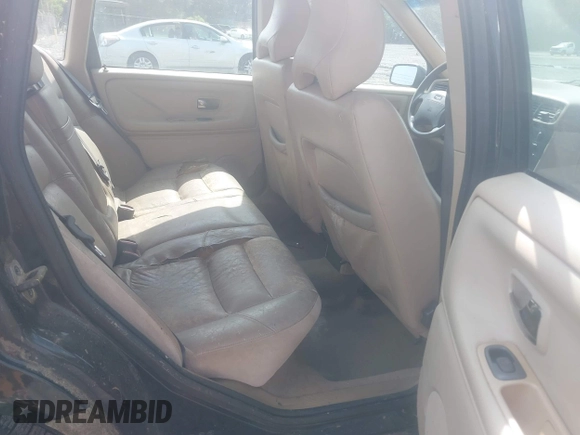 1999 Volvo S70 с VIN YV1LS55A8X2613644, выставлен на аукционе IAAI как лот 42435557 с пробегом 274 781 миль миль и . История ставок и продаж доступна на DreamBid. Изображение 8.