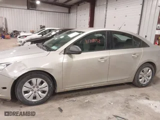 2013 Chevrolet Cruze LS with VIN 1G1PA5SG4D7239463, listed as a IAAI auction lot 41718052 with 105,347 mi miles. Bid and sale history available at carsss.com. Image 14.