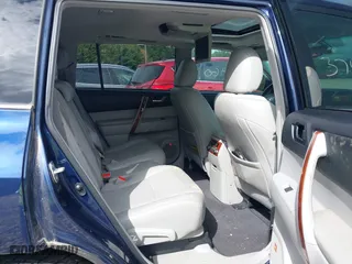 2013 Toyota Highlander Limited with VIN 5TDYK3EH0DS090721, listed as a IAAI auction lot 37416960 with 111,456 mi miles. Bid and sale history available at carsss.com. Image 8.