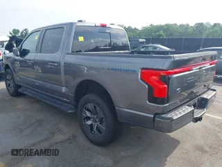 2023 Ford F-150 Lightning Pro с VIN 1FT6W1EVXPWG49668, выставлен на аукционе IAAI как лот 42269881 с пробегом 15 012 миль миль и . История ставок и продаж доступна на DreamBid. Изображение 3.