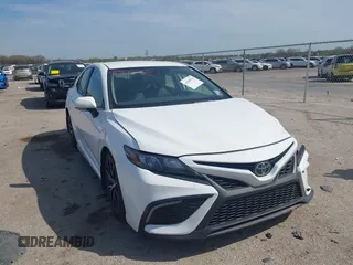 2023 Toyota Camry SE z VIN 4T1G11AKXPU787359, wystawiony jako IAAI lot #41900758 z przebiegiem 55 147 mil mil oraz . Historia ofert i sprzedaży dostępna na DreamBid. Obrazek 1.