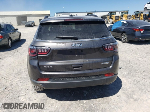 2023 Jeep Compass Latitude Lux z VIN 3C4NJDFNXPT571635, wystawiony jako Copart lot #49438395 z przebiegiem 12 019 mil mil oraz Szkoda całkowita • Salvage title. Historia ofert i sprzedaży dostępna na DreamBid. Obrazek 6.