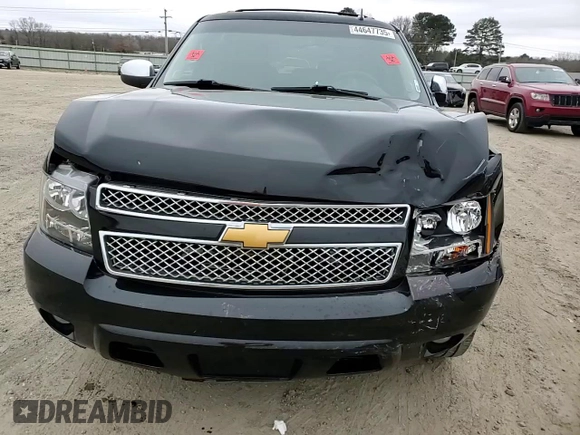 2014 Chevrolet Tahoe LTZ z VIN 1GNSCCE04ER156563, wystawiony jako Copart lot #44647735 z przebiegiem 135 849 mil mil oraz Czysty tytuł • Clean title. Historia ofert i sprzedaży dostępna na DreamBid. Obrazek 12.