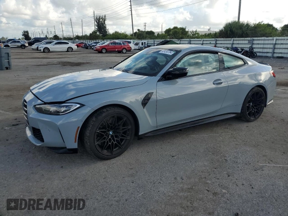 2024 BMW M4 Competition z VIN WBS33AZ01RCP71505, wystawiony jako Copart lot #63434764 z przebiegiem Nie podano mil oraz Szkoda całkowita • Salvage title. Historia ofert i sprzedaży dostępna na DreamBid. Obrazek 1.