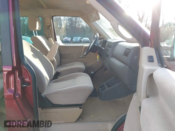 2003 Volkswagen EuroVan с VIN WV2KB47083H013778, выставлен на аукционе IAAI как лот 41537793 с пробегом 127 315 миль миль и . История ставок и продаж доступна на DreamBid. Изображение 5.