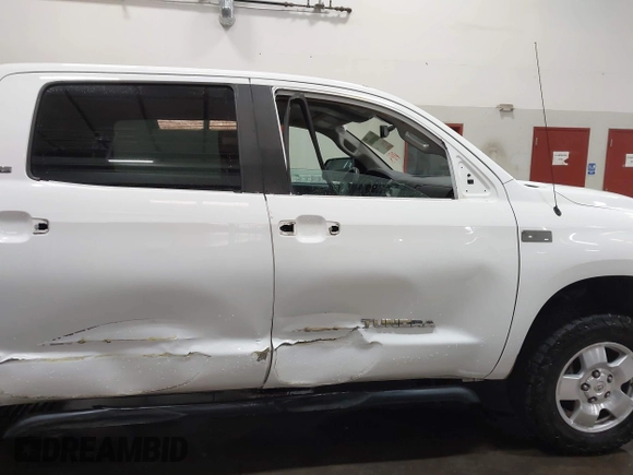 2013 Toyota Tundra z VIN 5TFDY5F13DX313385, wystawiony jako IAAI lot #42200622 z przebiegiem 161 470 mil mil oraz . Historia ofert i sprzedaży dostępna na DreamBid. Obrazek 14.