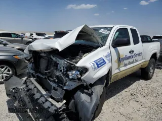 2022 Toyota Tacoma SR z VIN 3TYSX5ENXNT013109, wystawiony jako Copart lot #61631505 z przebiegiem 106 305 mil mil oraz Szkoda całkowita • Salvage title. Historia ofert i sprzedaży dostępna na DreamBid. Obrazek 1.