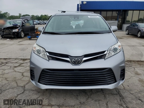 2018 Toyota Sienna LE Auto Access Seat with VIN 5TDKZ3DC8JS901748, listed as a Copart auction lot 58890095 with 99,162 mi miles and Salvage title. Bid and sale history available at DreamBid. Image 5.