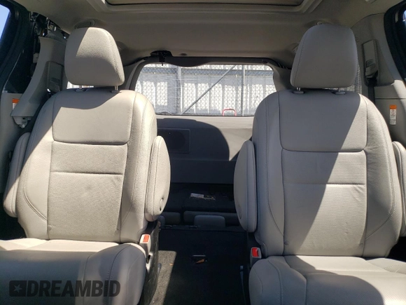 2018 Toyota Sienna XLE z VIN 5TDDZ3DC2JS200440, wystawiony jako Copart lot #54731805 z przebiegiem 80 636 mil mil oraz Szkoda całkowita • Salvage title. Historia ofert i sprzedaży dostępna na DreamBid. Obrazek 10.