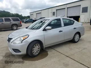 2017 Nissan Versa S Plus z VIN 3N1CN7AP5HL811880, wystawiony jako Copart lot #56135195 z przebiegiem 114 998 mil mil oraz Szkoda całkowita • Salvage title. Historia ofert i sprzedaży dostępna na DreamBid. Obrazek 1.