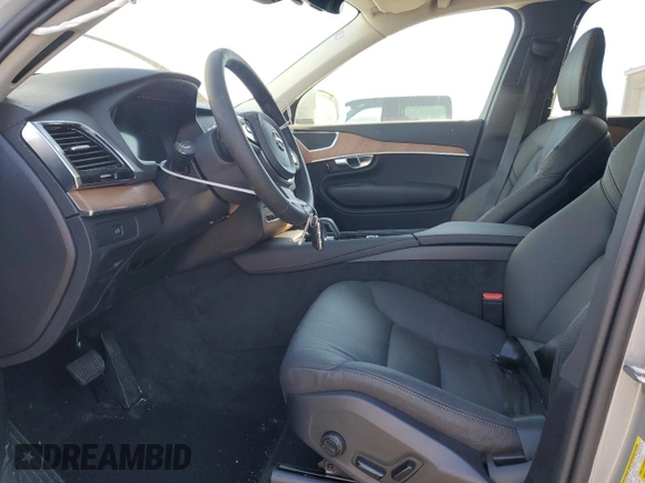 2025 Volvo XC90 Plus with VIN YV4062PE6S1342087, listed as a Copart auction lot 43110805 with 3,766 mi miles and Clean Title. Bid and sale history available at DreamBid. Image 7.