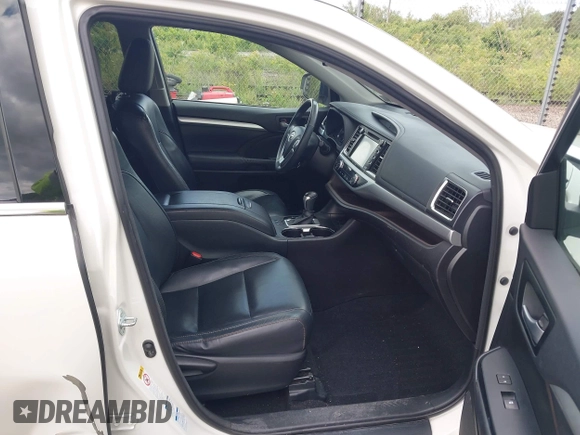 2016 Toyota Highlander XLE z VIN 5TDJKRFH6GS260362, wystawiony jako IAAI lot #42337581 z przebiegiem 69 619 mil mil oraz . Historia ofert i sprzedaży dostępna na DreamBid. Obrazek 5.