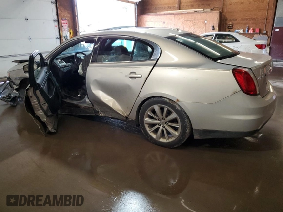 2009 Lincoln MKS z VIN 1LNHM94R39G629594, wystawiony jako Copart lot #56986125 z przebiegiem Nie podano mil oraz Szkoda całkowita • Salvage title. Historia ofert i sprzedaży dostępna na DreamBid. Obrazek 2.