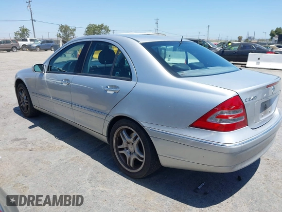 2002 Mercedes-Benz C 230/260/280/320 z VIN WDBRF61JX2F236248, wystawiony jako IAAI lot #42371901 z przebiegiem 204 981 mil mil oraz . Historia ofert i sprzedaży dostępna na DreamBid. Obrazek 3.