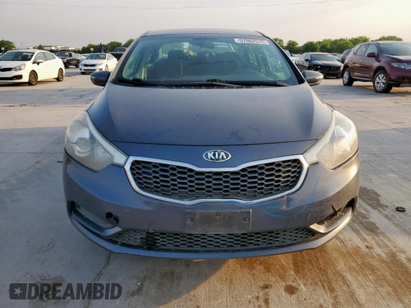 2016 Kia Forte LX z VIN KNAFX4A63G5551727, wystawiony jako Copart lot #57062515 z przebiegiem 131 419 mil mil oraz Szkoda całkowita • Salvage title. Historia ofert i sprzedaży dostępna na DreamBid. Obrazek 5.