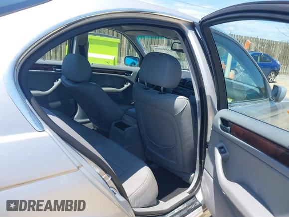 2005 BMW 3 Series 330xi с VIN WBAEW53405PN37317, выставлен на аукционе IAAI как лот 42544009 с пробегом 111 964 миль миль и . История ставок и продаж доступна на DreamBid. Изображение 8.