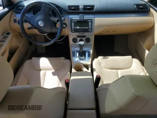 2008 Volkswagen Passat Komfort z VIN WVWAK73C58E198957, wystawiony jako Copart lot #58954865 z przebiegiem 166 468 mil mil oraz Czysty tytuł • Clean title. Historia ofert i sprzedaży dostępna na DreamBid. Obrazek 8.