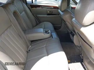 2004 Lincoln Town Car Signature z VIN 1LNHM81W74Y652349, wystawiony jako IAAI lot #42297969 z przebiegiem Nie podano mil oraz . Historia ofert i sprzedaży dostępna na DreamBid. Obrazek 8.