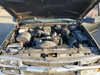 1998 Chevrolet Tahoe z VIN 3GNEK18R6WG102052, wystawiony jako Copart lot #77485244 z przebiegiem 187 542 mil mil oraz Szkoda całkowita • Salvage title. Historia ofert i sprzedaży dostępna na DreamBid. Obrazek 12.