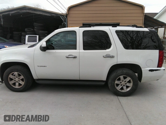 2013 GMC Yukon SLT with VIN 1GKS2CE09DR238626, listed as a IAAI auction lot 41758168 with 170,371 mi miles. Bid and sale history available at carsss.com. Image 14.
