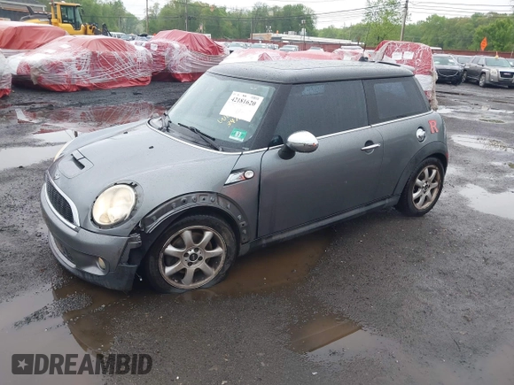2010 MINI Hardtop S with VIN WMWMF7C52ATZ69781, listed as a IAAI auction lot 42181620 with 80,967 mi miles and . Bid and sale history available at DreamBid. Image 18.