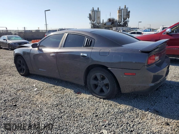 2013 Dodge Charger SE z VIN 2C3CDXBG6DH636433, wystawiony jako Copart lot #57604175 z przebiegiem 216 750 mil mil oraz Tytuł czysty. Historia ofert i sprzedaży dostępna na DreamBid. Obrazek 2.