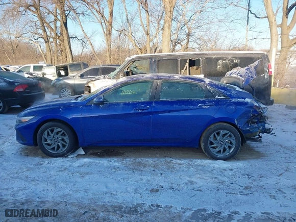 2024 Hyundai Elantra SEL with VIN KMHLM4DG3RU637241, listed as a IAAI auction lot 41416885 with 1,070 mi miles. Bid and sale history available at carsss.com. Image 14.