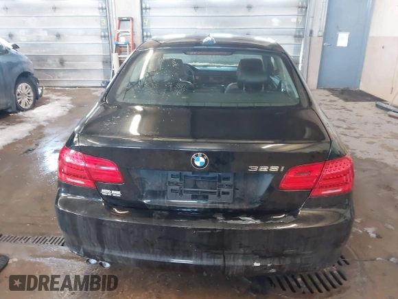 2011 BMW 3 Series 328i xDrive with VIN WBAKF5C58BE395799, listed as a IAAI auction lot 41580621 with 110,547 mi miles. Bid and sale history available at carsss.com. Image 16.