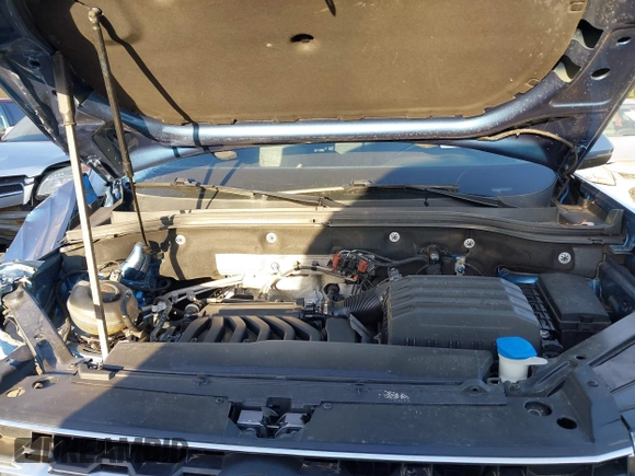 2019 Volkswagen Atlas SE z VIN 1V2WR2CA8KC532337, wystawiony jako IAAI lot #41771769 z przebiegiem 97 301 mil mil oraz . Historia ofert i sprzedaży dostępna na DreamBid. Obrazek 10.