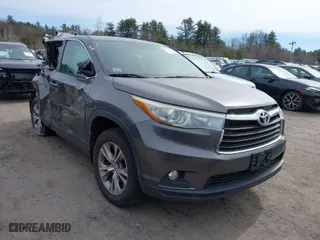 2015 Toyota Highlander LE with VIN 5TDBKRFH4FS180612, listed as a IAAI auction lot 41728026 with 87,764 mi miles. Bid and sale history available at carsss.com. Image 1.