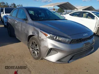 2023 Kia Forte LXS z VIN 3KPF24AD8PE558760, wystawiony jako IAAI lot #41753321 z przebiegiem 53 547 mil mil oraz . Historia ofert i sprzedaży dostępna na DreamBid. Obrazek 1.