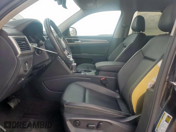 2021 Volkswagen Atlas SE with VIN 1V2WR2CA3MC519899, listed as a Copart auction lot 64051135 with 60,586 mi miles and Salvage title. Bid and sale history available at DreamBid. Image 7.