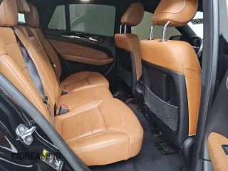 2018 Mercedes-Benz GLE 43 AMG z VIN 4JGED6EB5JA113618, wystawiony jako Copart lot #51303915 z przebiegiem 60 982 mil mil oraz Czysty tytuł • Clean title. Historia ofert i sprzedaży dostępna na DreamBid. Obrazek 11.