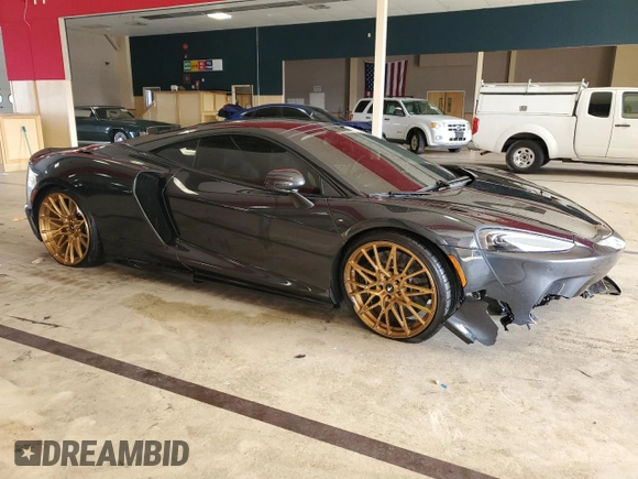 2023 McLaren GT z VIN SBM22GCAXPW002692, wystawiony jako Copart lot #41496504 z przebiegiem Nie podano mil oraz . Historia ofert i sprzedaży dostępna na DreamBid. Obrazek 4.
