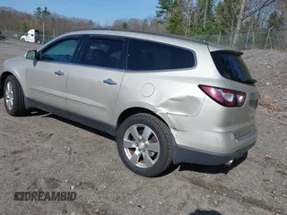 2013 Chevrolet Traverse LTZ z VIN 1GNKVLKD1DJ202428, wystawiony jako IAAI lot #42134820 z przebiegiem 126 532 mil mil oraz . Historia ofert i sprzedaży dostępna na DreamBid. Obrazek 3.