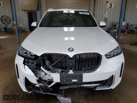 2025 BMW X5 xDrive40i z VIN 5UX23EU03S9Z14103, wystawiony jako Copart lot #56754705 z przebiegiem 2 983 mil mil oraz Czysty tytuł • Clean title. Historia ofert i sprzedaży dostępna na DreamBid. Obrazek 5.