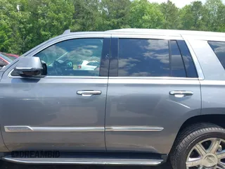2020 Cadillac Escalade Luxury z VIN 1GYS3BKJ0LR116410, wystawiony jako IAAI lot #42274841 z przebiegiem 75 513 mil mil oraz . Historia ofert i sprzedaży dostępna na DreamBid. Obrazek 14.