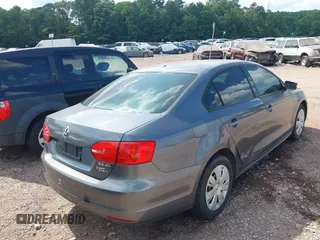 2012 Volkswagen Jetta SE z VIN 3VWDX7AJ3CM350041, wystawiony jako IAAI lot #42425022 z przebiegiem 243 840 mil mil oraz . Historia ofert i sprzedaży dostępna na DreamBid. Obrazek 4.
